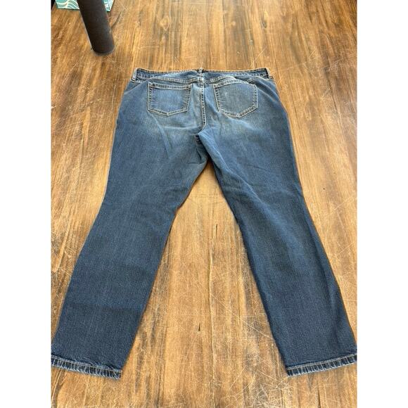 "TORRID" Womens Jeans, Size 18, Skinny, 38" L, 24" Inseam, 20.5" Waist - Picture 9 of 11